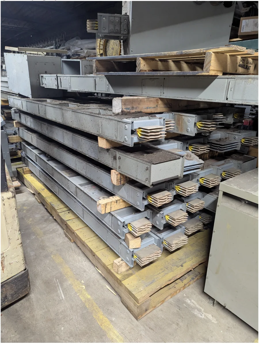 Palletized metal-enclosed busway sections with exposed bus conductors